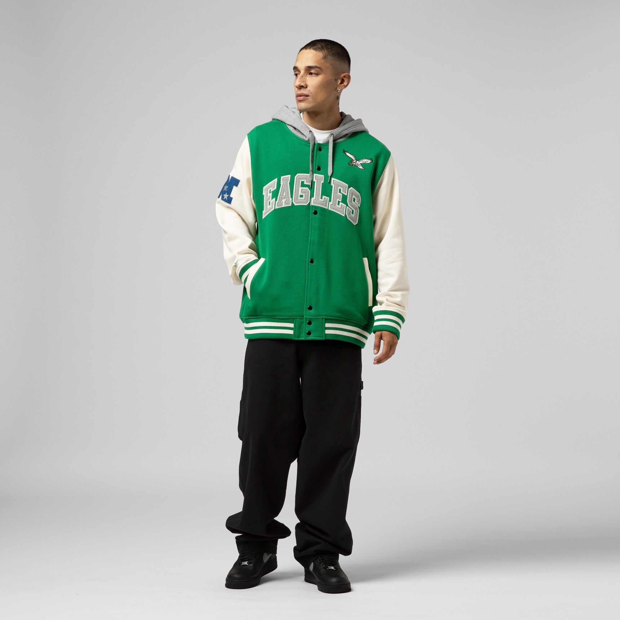Philadelphia Eagles Mitchell & Ness Vintage Logo Courtside Button Front Fleece - Mens